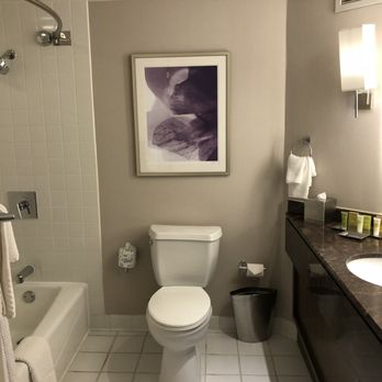 Hilton Long Beach - A clean well-stocked bathroom! - Hotels Near Me - Long Beach, California Hilton Long Beach - A clean well-stocked bathroom! - Hotels Near Me - Long Beach, California