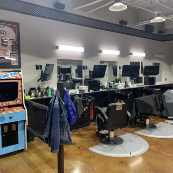 Unique Cuts III - Halcyon - Love the retro arcade. Keeps kids busy. - Barbers Near Me - Alpharetta, Georgia