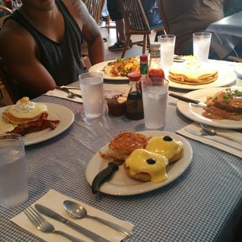 Moke's Bread & Breakfast - Breakfast & Brunch Near Me - Kailua, Hawaii