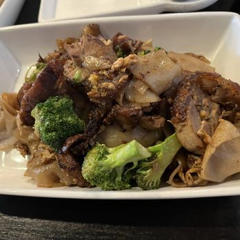 Nunu's Thai Dishes - Pad See Ew Duck - Thai Near Me - Herndon, Virginia
