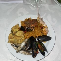 Las Camelias - 2nd plate - Paella de mariscos, sardinas, y más!