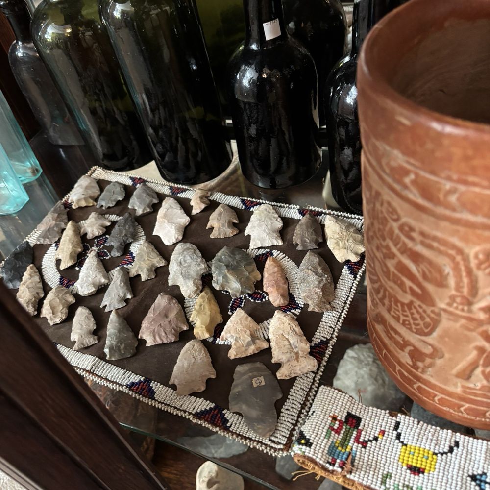 Alex Cooper Auctioneers - Large Native American collection - Antiques Near Me - Towson, Maryland
