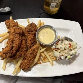 Mary's Bistro Draught House - Mary's famous chicken - New American Near Me - Mackinac Island, Michigan Mary's Bistro Draught House - Mary's famous chicken - New American Near Me - Mackinac Island, Michigan