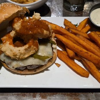 Flip Side - Chili Pepper Burger with Sweet Potato fries - Burgers Near Me - Columbus, Ohio