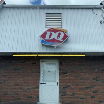 Dairy Queen Store - the front of the building - Ice Cream & Frozen Yogurt Near Me - Winsted, Connecticut
