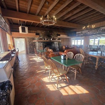 Airport In The Sky Restaurant - Inside - Breakfast & Brunch Near Me - Avalon, California