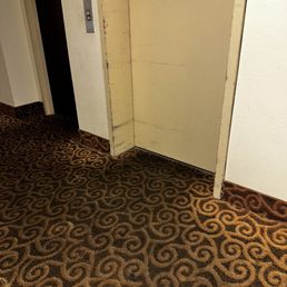 Carpet to elevator Carpet to elevator