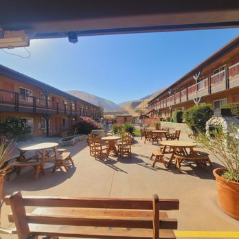 Days Inn by Wyndham Lebec - Courtyard - Hotels Near Me - Lebec, California Days Inn by Wyndham Lebec - Courtyard - Hotels Near Me - Lebec, California