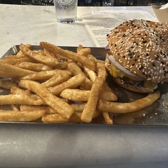 Thistle Draftshop - Classic Burger - Beer, Wine & Spirits Near Me - Spring, Texas