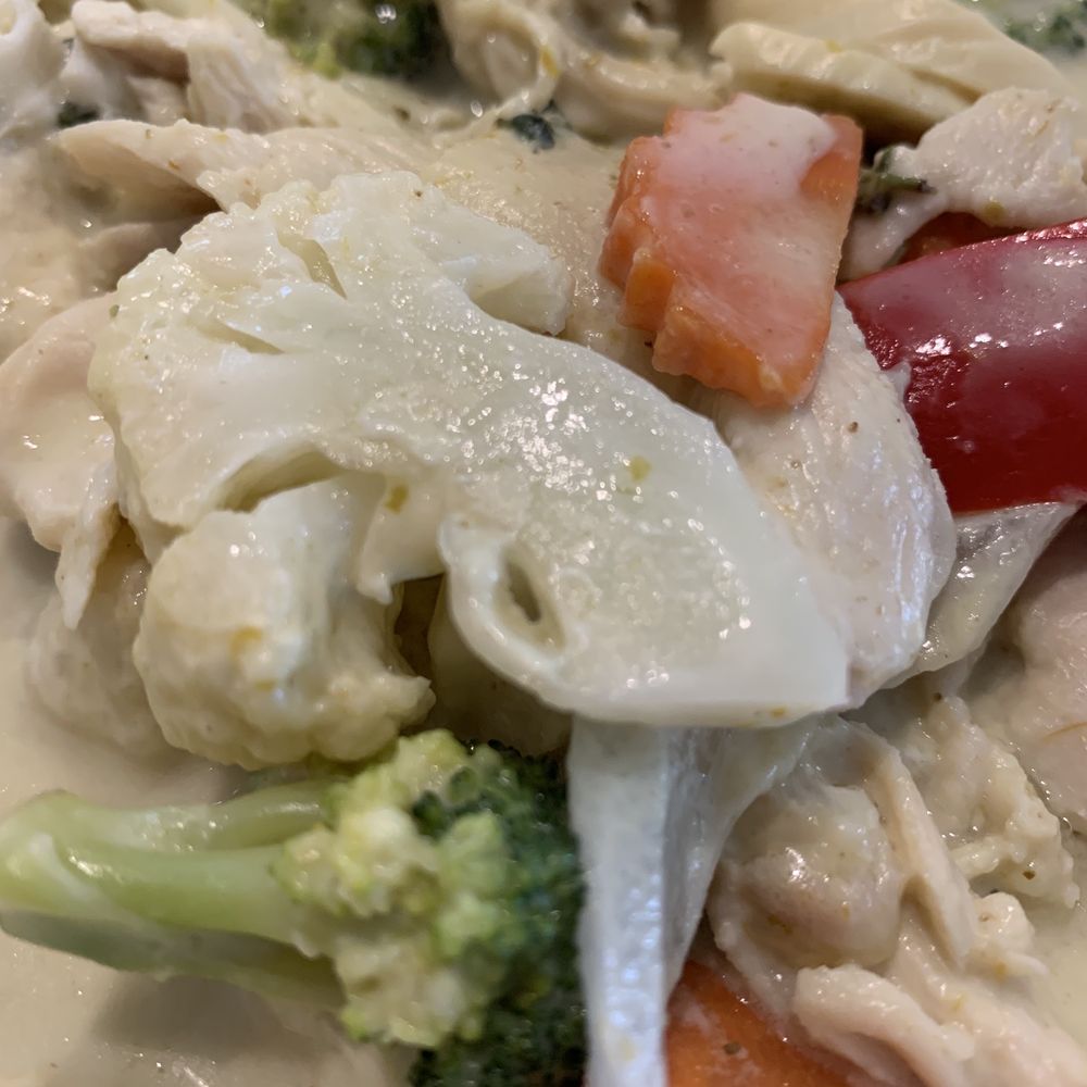 Sukhothai - Green curry with chicken - Thai Near Me - Lancaster, Pennsylvania Sukhothai - Green curry with chicken - Thai Near Me - Lancaster, Pennsylvania
