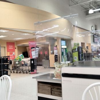 Cub - Buffalo - the inside of a grocery store - Grocery Near Me - Buffalo, Minnesota