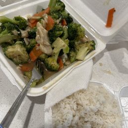Chicken and broccoli w small white rice