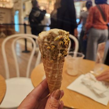 Bacio di Latte - Ice Cream & Frozen Yogurt Near Me - Etiwanda, California
