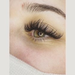 Lindsey Alefanti - Volume lashes
