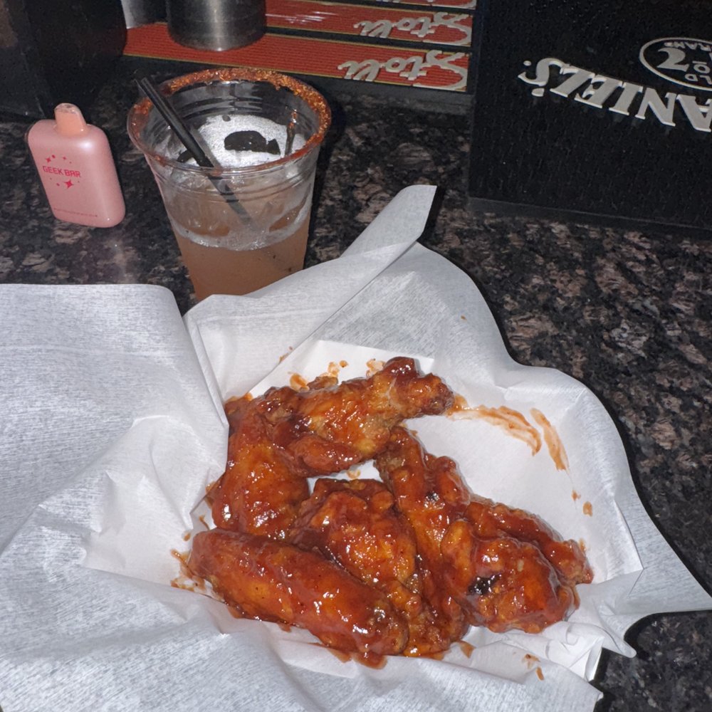 Shooters Hemet - Sports Bars Near Me - Hemet, California