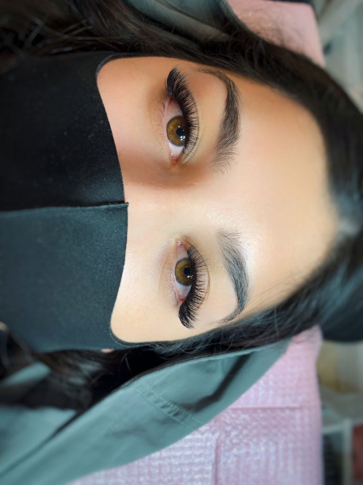 Lashes With Evelyn Logo