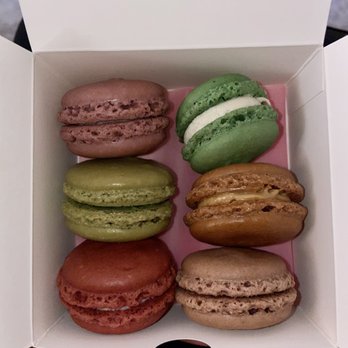 Le Macaron French Pastries - Patisserie/Cake Shop Near Me - Oak Brook, Illinois