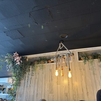 Estimes Cafe - Breakfast & Brunch Near Me - Colonia, New Jersey