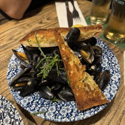 The Old Storehouse - Steamed mussels
