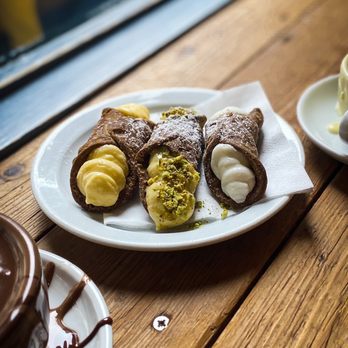 Italian Bear Chocolate - Cannoli - Chocolatiers & Shops Near Me - London, XGL