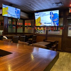 Moe's Bar & Grill - New 80" tv