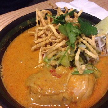 Fat Mao - Koh Soi Chicken Curry noodle - Asian Fusion Near Me - Vancouver, British Columbia