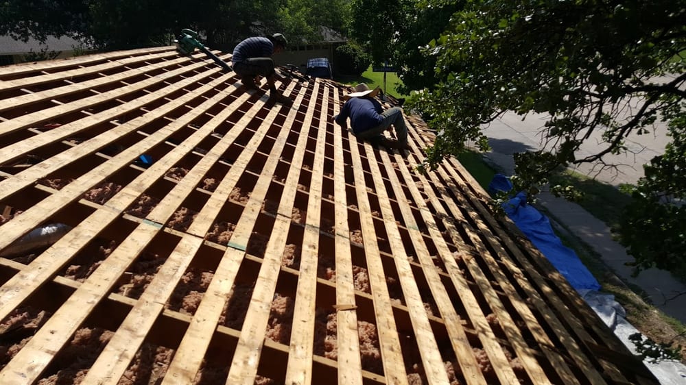 Slide of Lee's Roofing & Construction