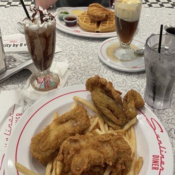 Sunliner Diner - Diners Near Me - Pigeon Forge, Tennessee Sunliner Diner - Diners Near Me - Pigeon Forge, Tennessee