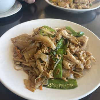 Pen Thai - Pad Kee-Mao - Thai Near Me - Mount Prospect, Illinois