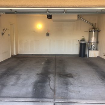 O&R Handyman - Garage (before) stained floors, dirty walls - Handyman Near Me - Las Vegas, Nevada O&R Handyman - Garage (before) stained floors, dirty walls - Handyman Near Me - Las Vegas, Nevada