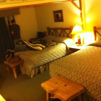 Holiday Inn The Lodge at Big Bear Lake - Courtyard room - Big Bear, CA