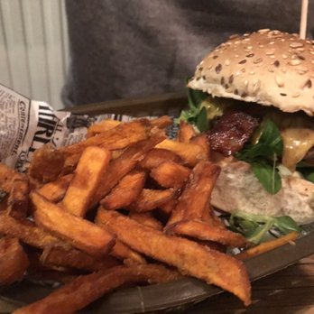Rembrandt-Burger - Whole wheat bun burger (10,90€) with sweet potato (1€) - Burgers Near Me - Berlin, BE