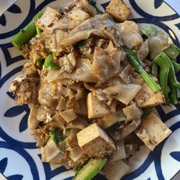 Pad See Ew with steamed tofu