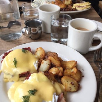 Plow - Eggs Benedict with ham and the plow - Breakfast & Brunch Near Me - San Francisco, California