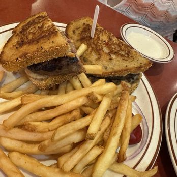 Bob’s Big Boy - Kids grilled cheese - American Near Me - Burbank, California