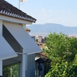 Casa del Arco - Alhambra al fondo.