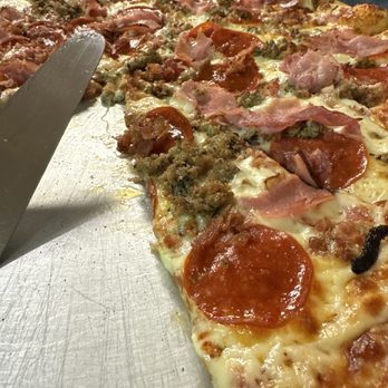Decent Pizza - MeatHead Pizza - Pizza Near Me - Tallahassee, Florida
