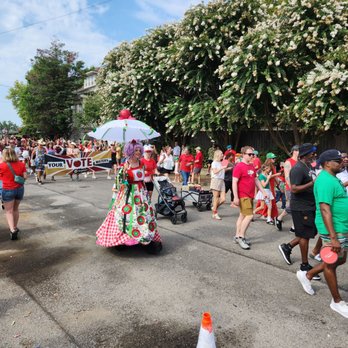 Tomato Art Fest - Parade - Local Flavor Near Me - Nashville, Tennessee