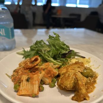 United Polaris Lounge - Airport Lounges Near Me United Polaris Lounge - Airport Lounges Near Me