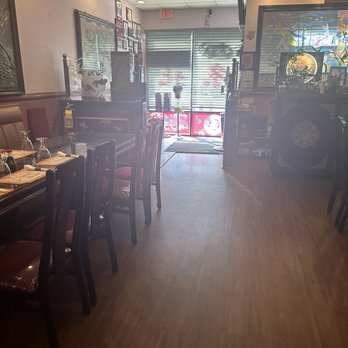 Peking Chinese Restaurant - a view of the dining area - Chinese Near Me - Suwanee, Georgia