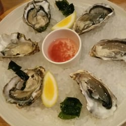 Banque Oyster Bar & Eatery - Fresh oysters from the raw bar