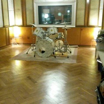 Tricone Studios - Recording & Rehearsal Studios Near Me - Berlin, BE