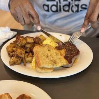 Eggs Up Grill - Steak & Eggs with Garlic Toast - Breakfast & Brunch Near Me - Monroe, North Carolina
