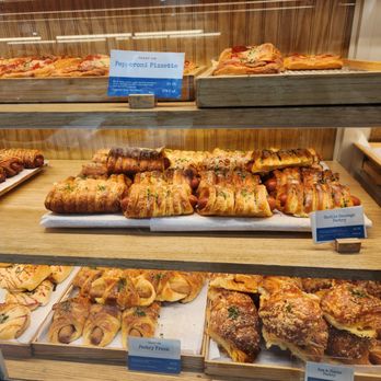 Paris Baguette - baked goods - Bakeries Near Me - Brooklyn, New York