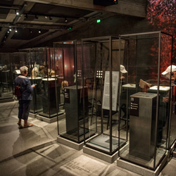 Danmarks Borgcenter - The underground exhibition with medieval artefacts