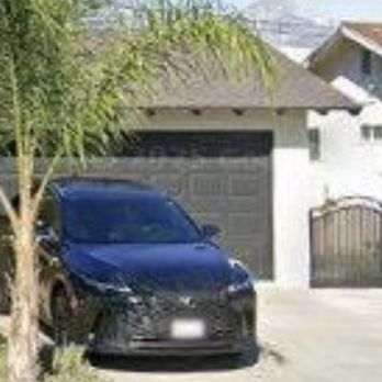 Royale Garage Door Repair - Painted but still old - Garage Door Services Near Me - Reseda, California Royale Garage Door Repair - Painted but still old - Garage Door Services Near Me - Reseda, California