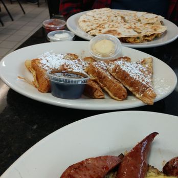 Junior's Cafe & Grill - French toast...crunchy, soft inside, and smells like vanilla and cinnamon...yummy! - Diners Near Me - Eagan, Minnesota