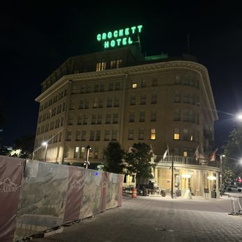 Crockett Tavern - Crockett hotel - American Near Me - San Antonio, Texas