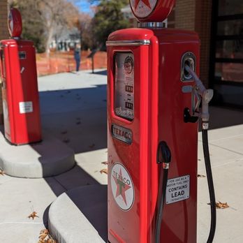 West End Service Station - Old Fashioned Gas Pump - Landmarks & Historical Buildings Near Me - Edwardsville, Illinois West End Service Station - Old Fashioned Gas Pump - Landmarks & Historical Buildings Near Me - Edwardsville, Illinois