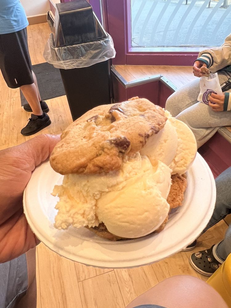 Food from Insomnia Cookies